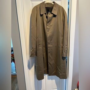 men’s tan Burberry lined trench coat.  Wool lining is removable. Size 46r.